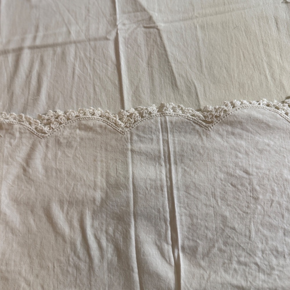 Vintage White Cotton Pillowcase Pair Embroidered Peacock Lace Trim 21x31 - Picture 6 of 6